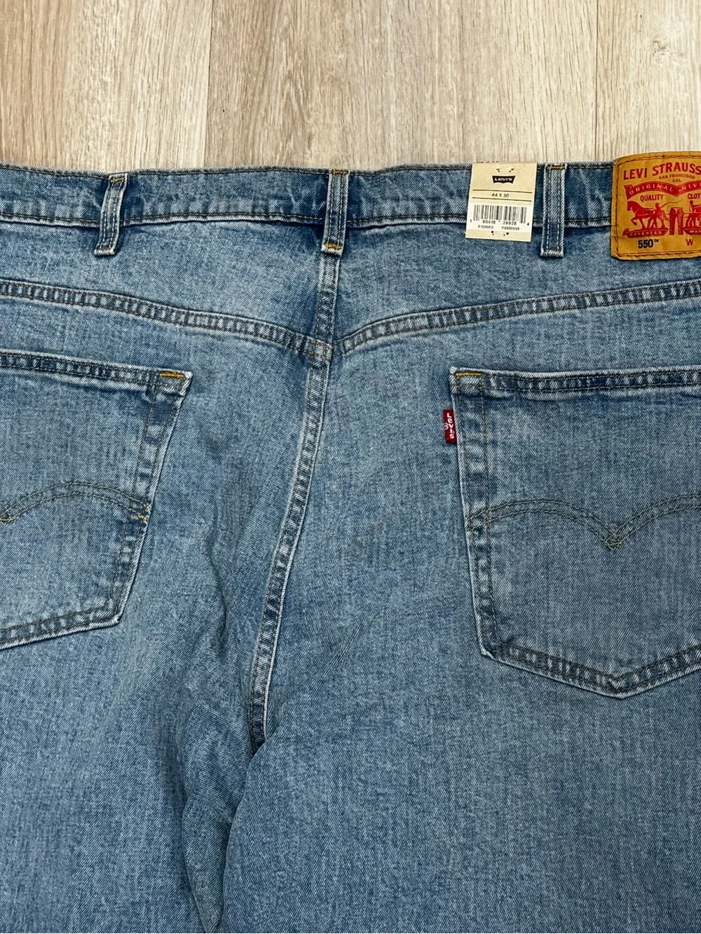 Levis 550 Relaxed Fit Jeans Mens 44x30 Medium Wash Denim Tapered Leg Classic New